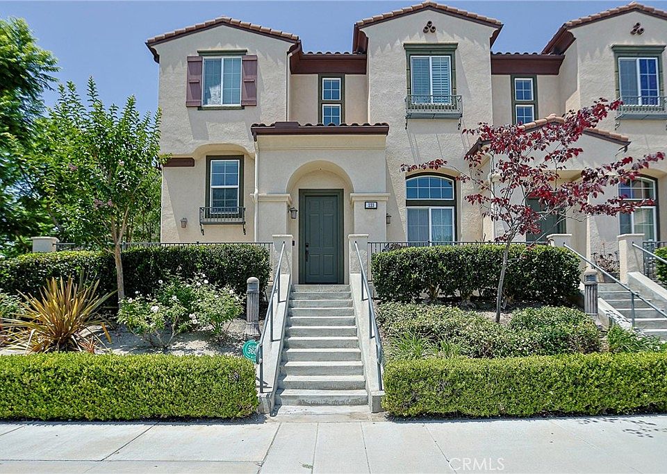 1st image of 233 Camphor Pl