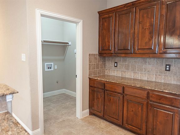 5th image of 211 Range Rd