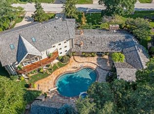 321 60th Ct, Willowbrook, IL