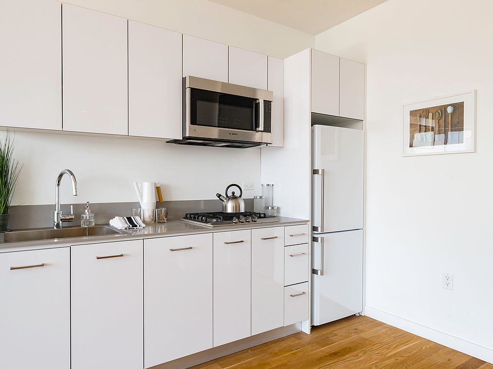 1st image of 22-22 Jackson Ave #6