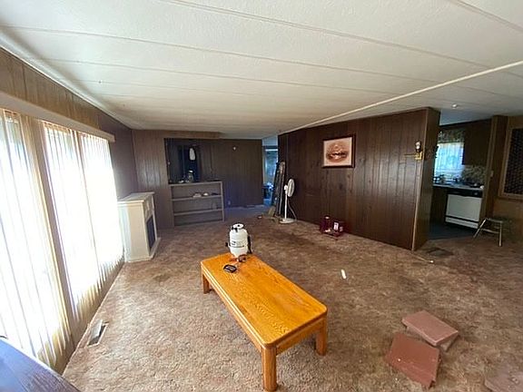3rd image of 3121 Surfwood Dr NE