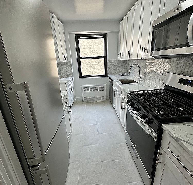 1st image of 305 E 86th St #4RE