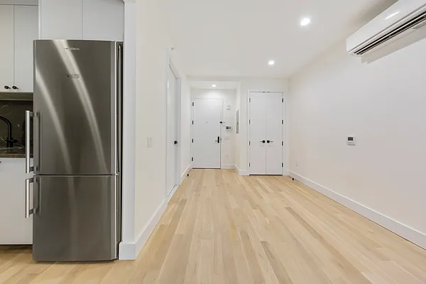 Rented by Nooklyn NYC LLC | media 41