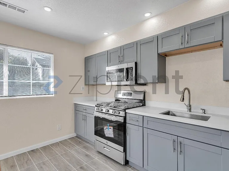 4027 Fullington St — Photo 9