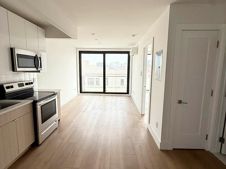 23-33 Astoria Blvd #3A — Photo 1