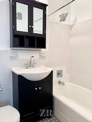 Rented by Zjama Realty Corp | media 7