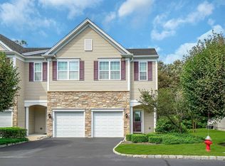 24 Virginia Pine Ln, Bay Shore, NY 11706