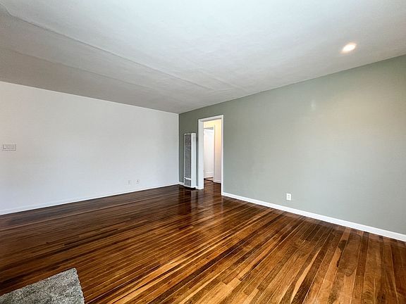 5th image of 49 Archer Ave