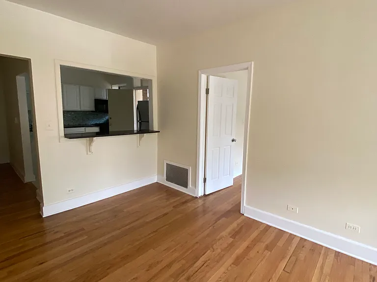 4930 N Kedzie Ave #2E — Photo 5