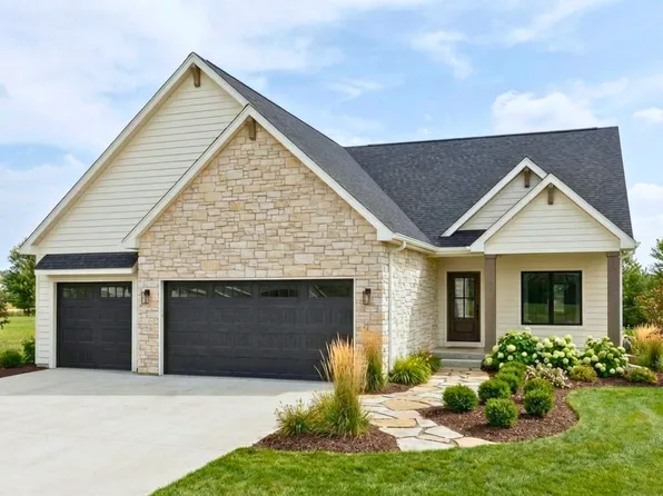 17539 N Valley Dr, Urbandale, IA 50322