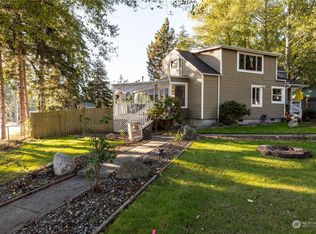 4317 Rhododendron Dr, Oak Harbor, WA 98277