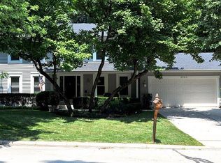 2360 Tanglewood Dr, Lisle, IL 60532