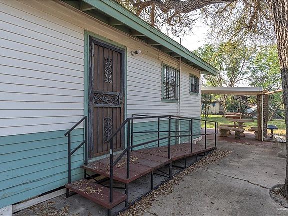 4th image of 2311 Moodie Ave