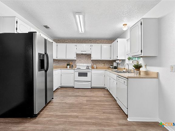 4th image of 2406 Buttercup Cir