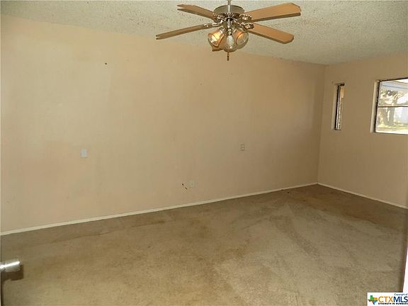 3rd image of 3424 Royal Dr