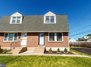 1222 Oak Ln, Upland, PA
