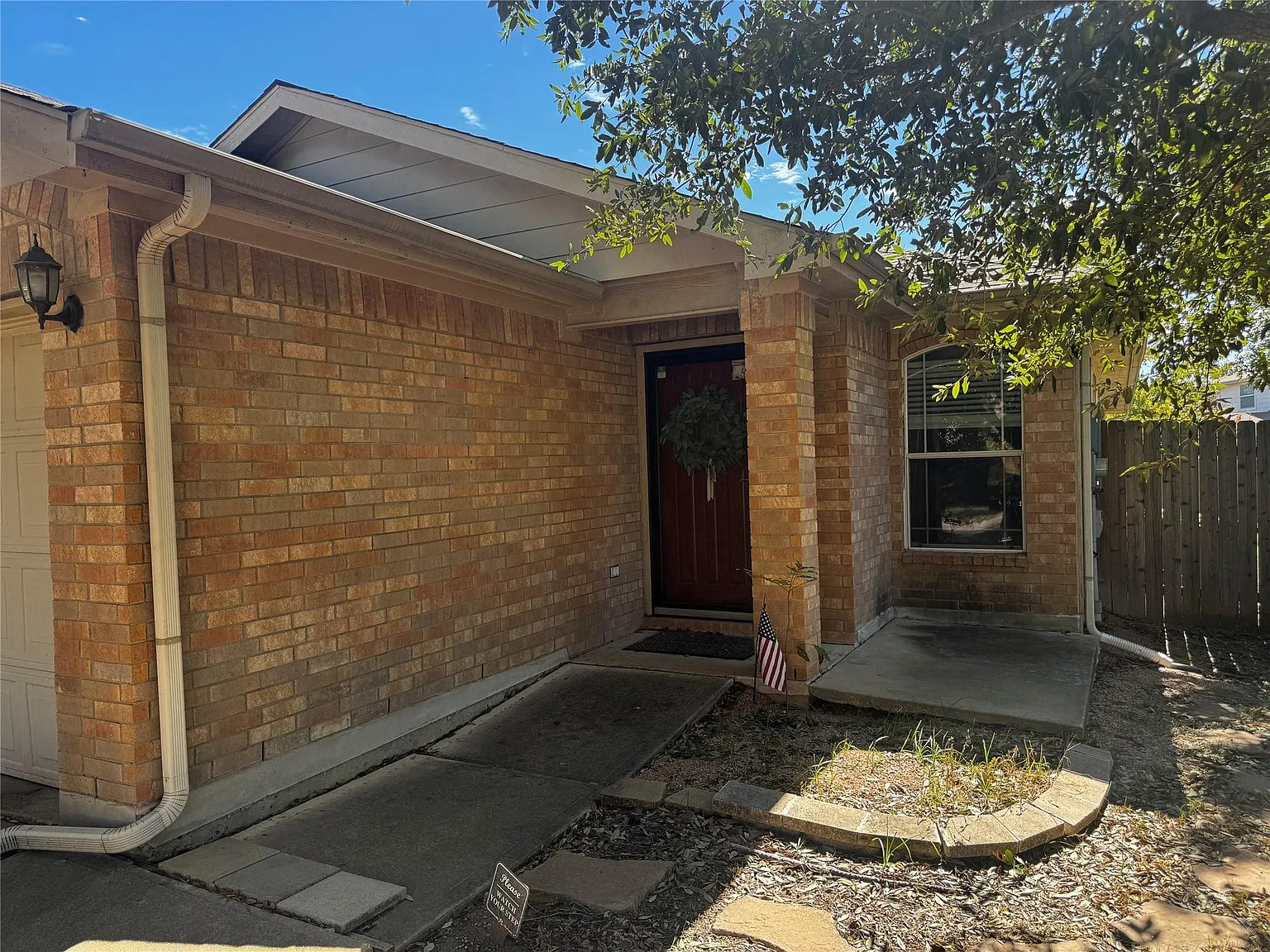 3 bed, 2.0 bath, 1340 sqft, $1,800 — Photo 2