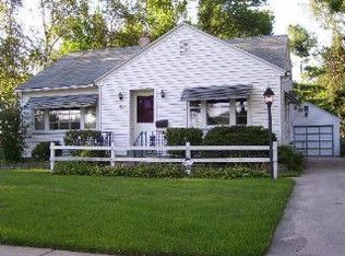 811 Lakewood Pl, Aurora, IL 60506