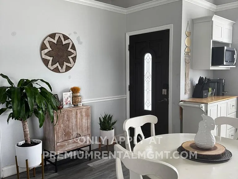 18561 3rd Ave — Photo 3