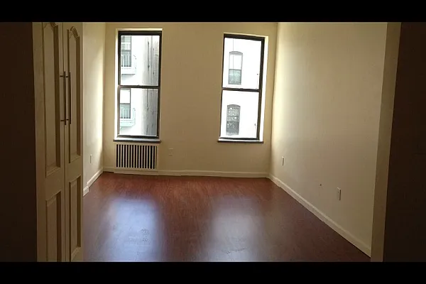 Rented by Perry Associates NYC Inc | media 17