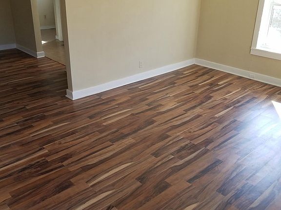 Beautiful new floors lots of natural light! 