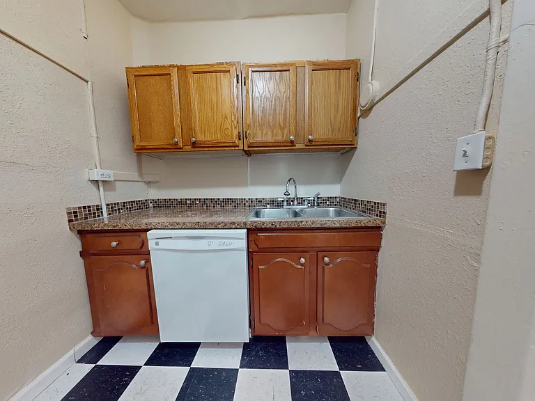 Roycroft Apartments — Photo 44