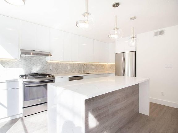 3rd image of 2355 Scott St APT 8