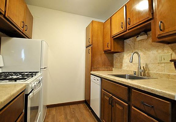 2nd image of 2545 N Frederick Ave #112