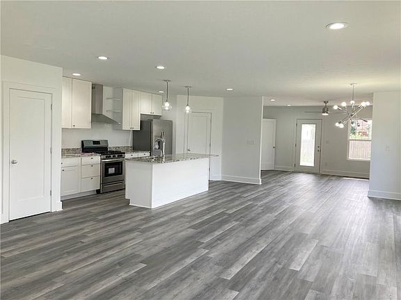 3rd image of 737 Parkway Ave