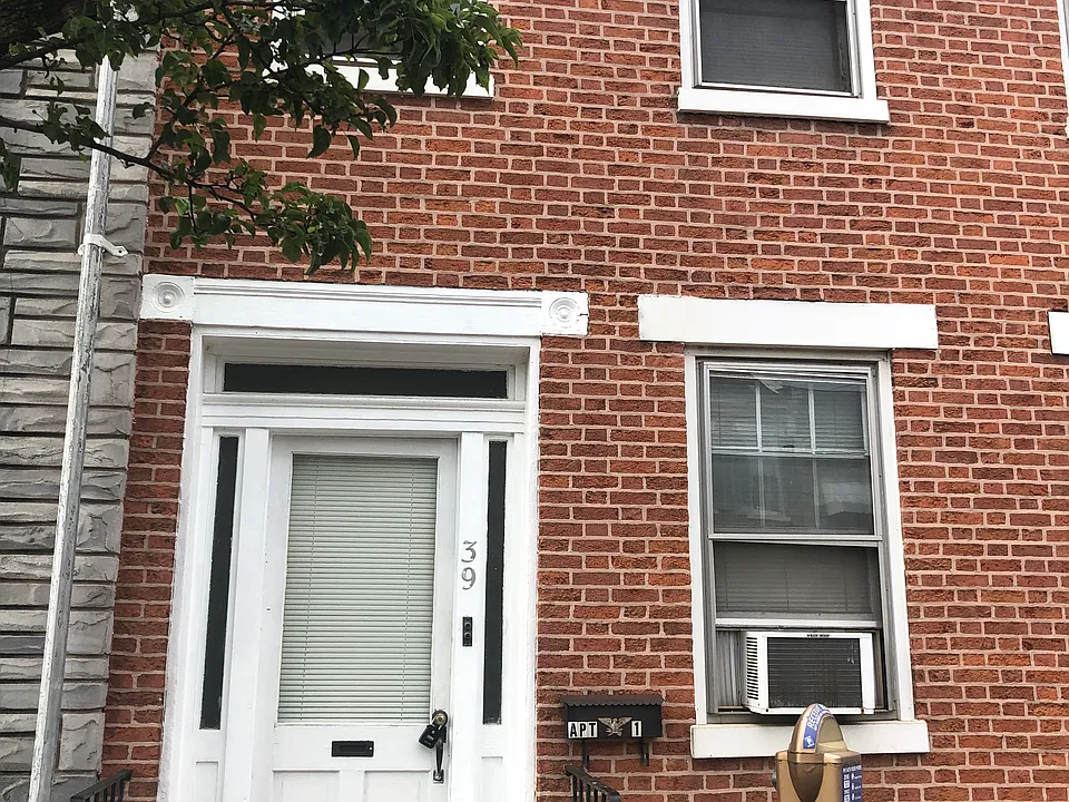 39 E North St #2