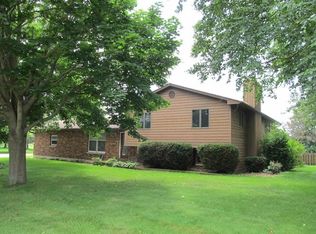 640 Fairway Ln, Sycamore, IL 60178