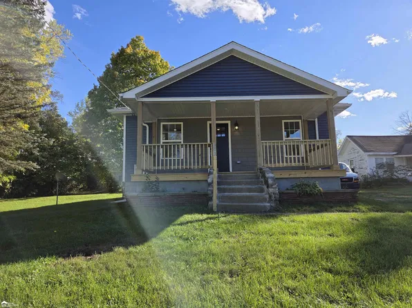 906 Maple St, Mount Morris, MI 48458