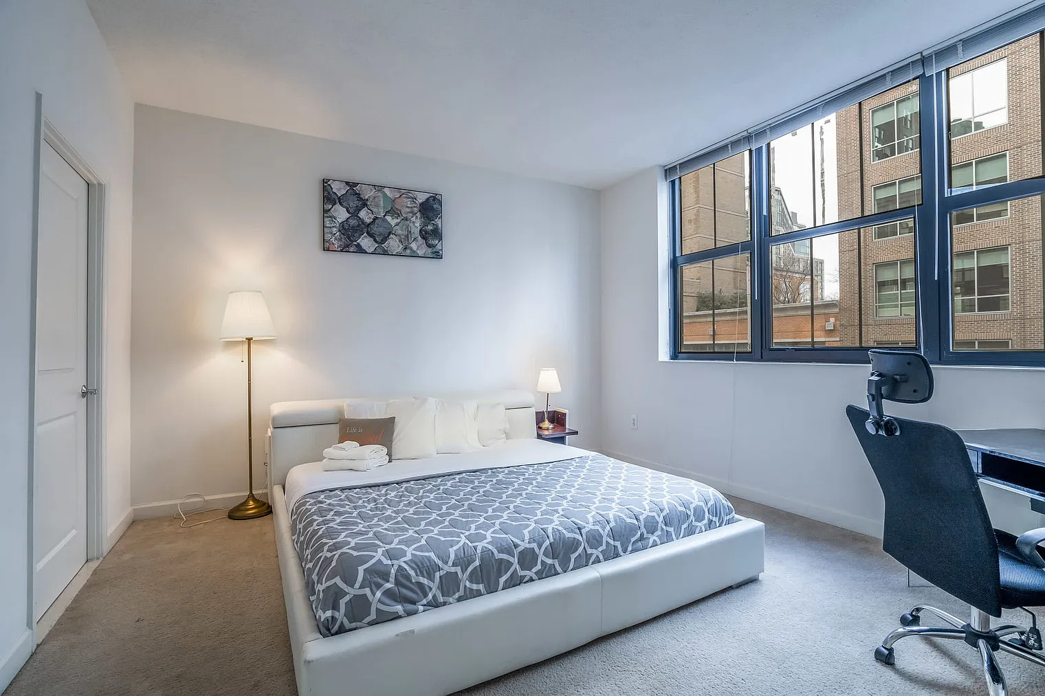 2 bed, 2.0 bath, 1097 sqft, $8,735 — Photo 4