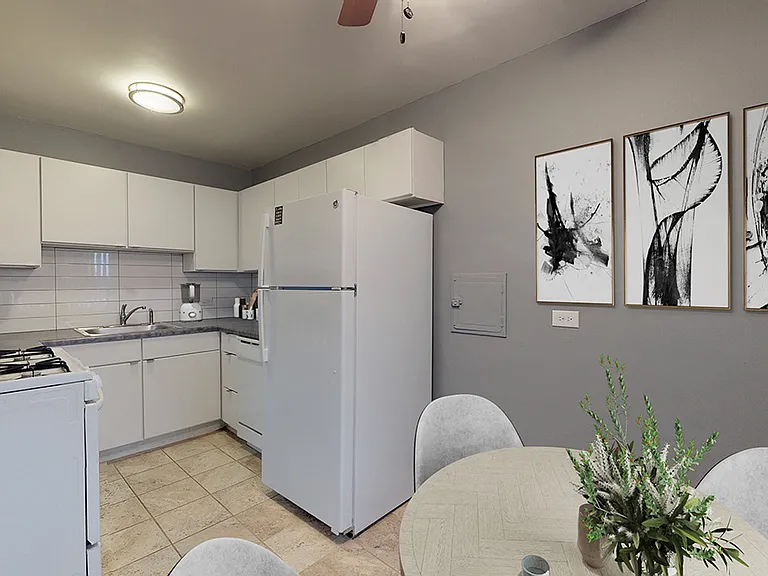 1422 Leyden St — Photo 5