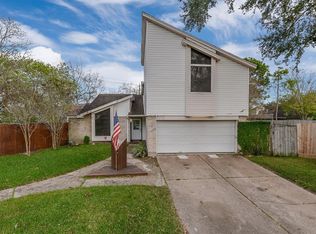 466 Redway Ln, Webster, TX 77598