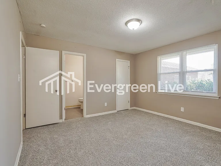 2211 Buckingham Dr — Photo 11
