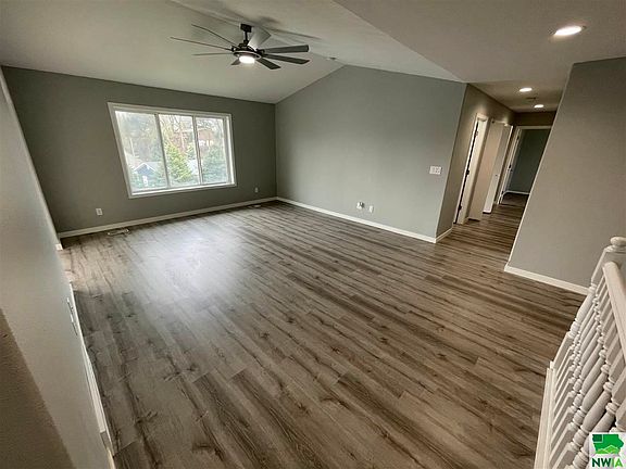 2nd image of 406 Essex St