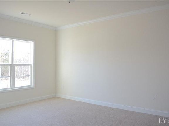 4th image of 104 Red Maple Ct