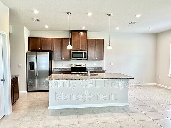 5th image of 63 Berlin Ave