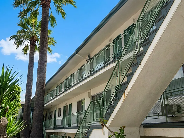 11936 Burbank Blvd — Photo 17