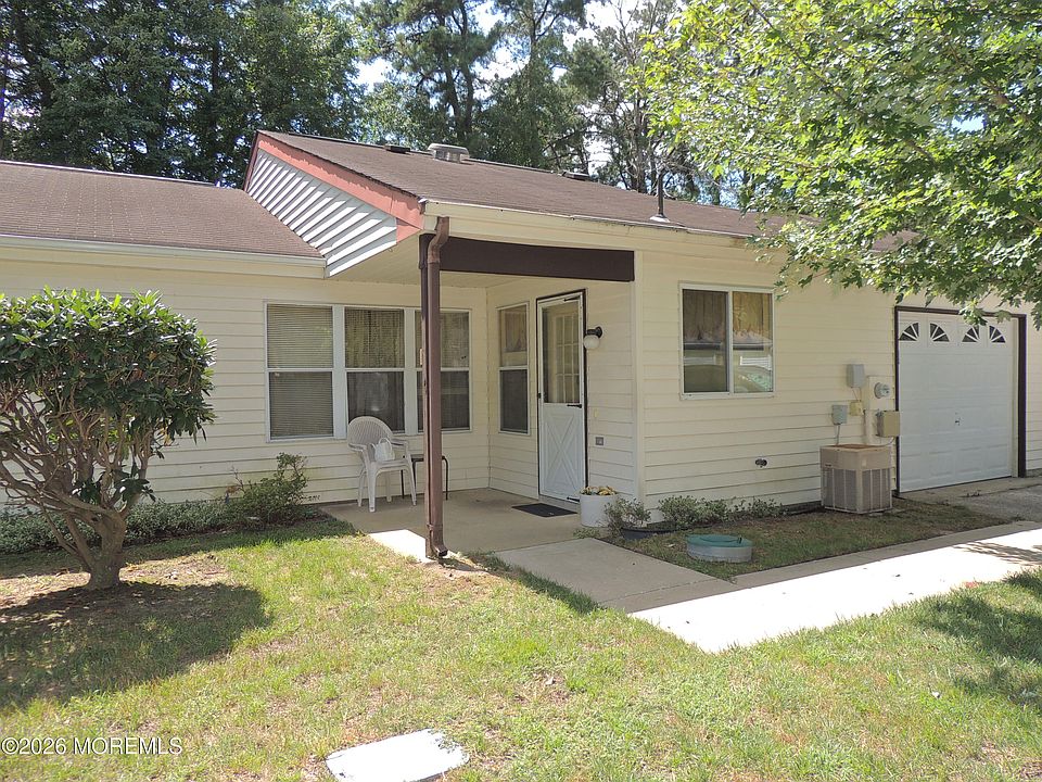 1st image of 674B Buckingham Drive