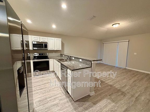 5th image of 450 Clinton Dr