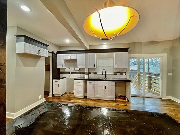 2nd image of 253 W Park Ave