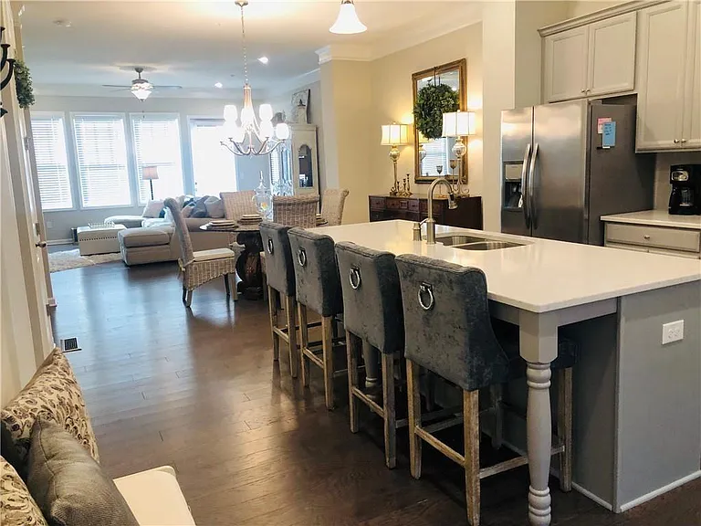 324 Beacons Pl — Photo 11