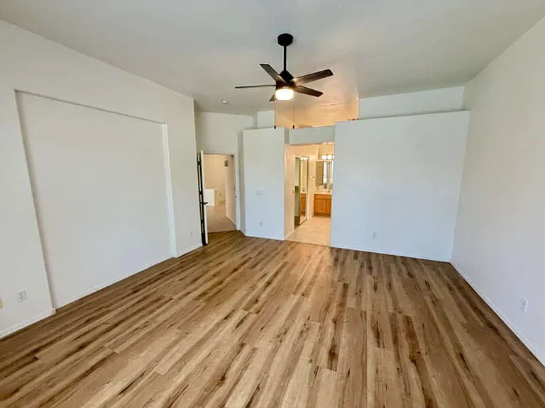 885 W Aloe Pl — Photo 10