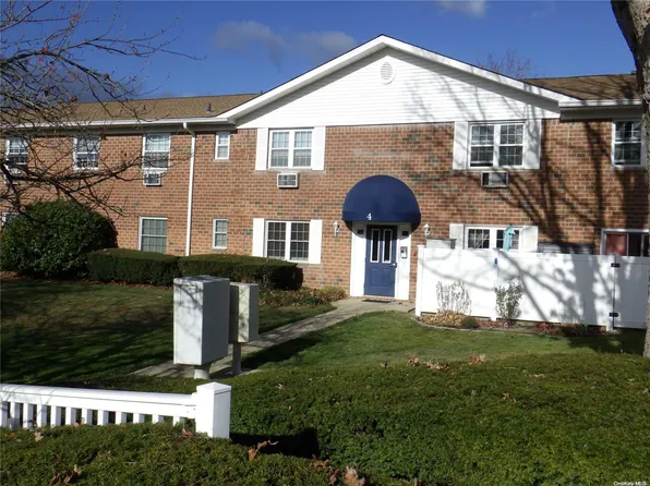 460 Old Town Road #4B, Port Jefferson Station, NY 11776
