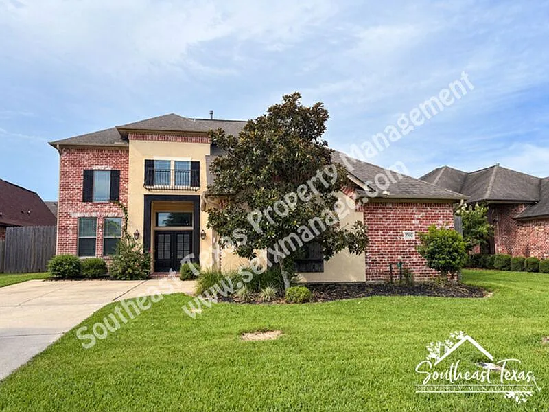4 bed, 2.5 bath, 2741 sqft, $3,250 — Photo 2