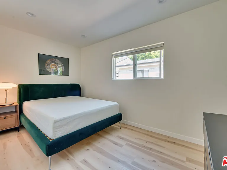 9042 Phyllis Ave #B — Photo 9