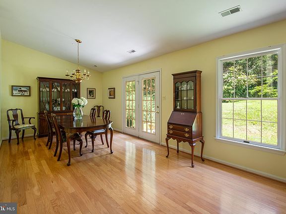 5th image of 949 Mastline Dr