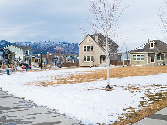 HOA Landscaped are in front